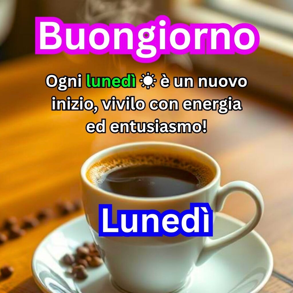 Tazza di caffè fumante su un tavolo di legno, con un messaggio motivazionale per affrontare il lunedì con energia.