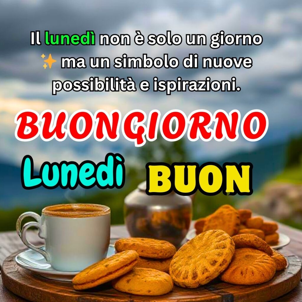 Una tazza di caffè caldo con biscotti su un tavolo all’aperto, con uno sfondo di montagne e un cielo nuvoloso. Il testo incoraggia a vedere il lunedì come un simbolo di nuove possibilità.